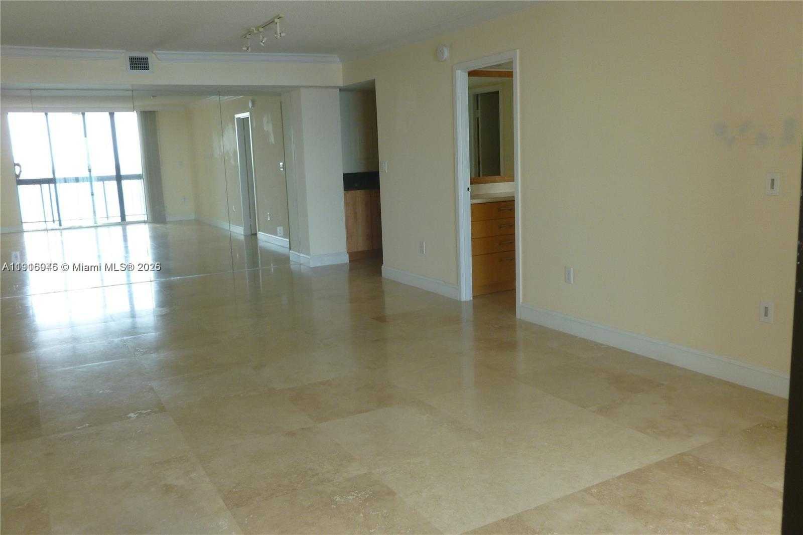 Small Image of 2333 BRICKELL AVE #2215, Miami Number 4