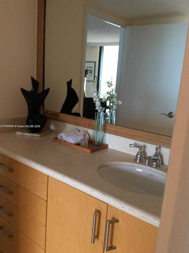 Small Image of 2333 BRICKELL AVE #2215, Miami Number 8