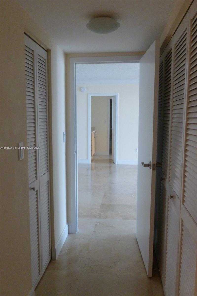 Small Image of 2333 BRICKELL AVE #2215, Miami Number 9