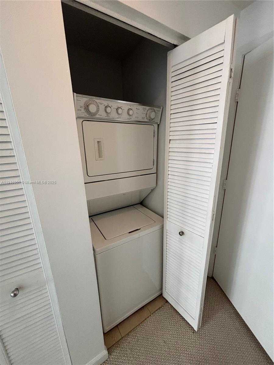 Small Image of 801 BRICKELL KEY BLVD #1608, Miami Number 5