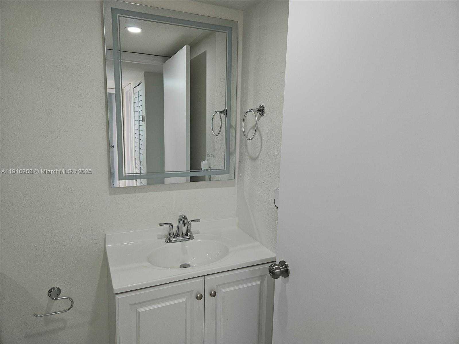 Small Image of 311 WEST PARK DR #101-13, Miami Number 24