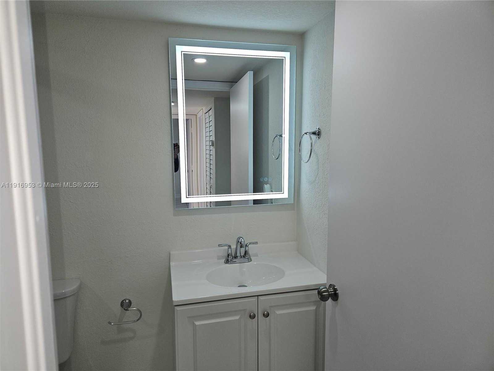 Small Image of 311 WEST PARK DR #101-13, Miami Number 25