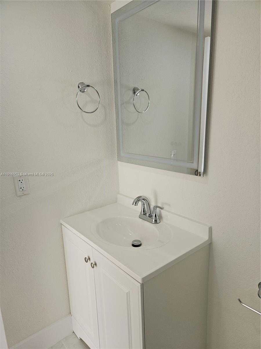 Small Image of 311 WEST PARK DR #101-13, Miami Number 32