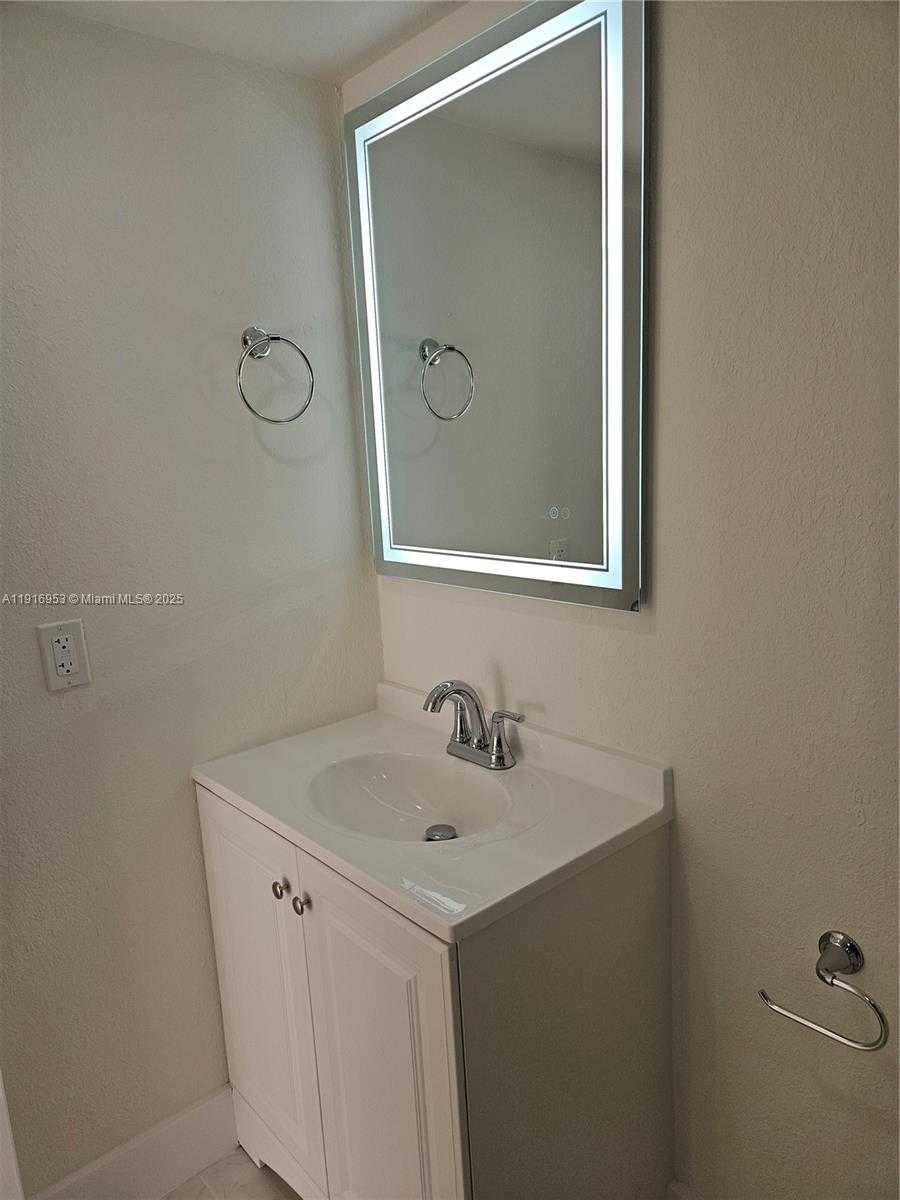 Small Image of 311 WEST PARK DR #101-13, Miami Number 33