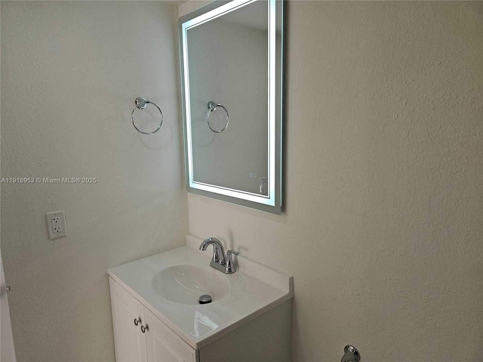 Small Image of 311 WEST PARK DR #101-13, Miami Number 34