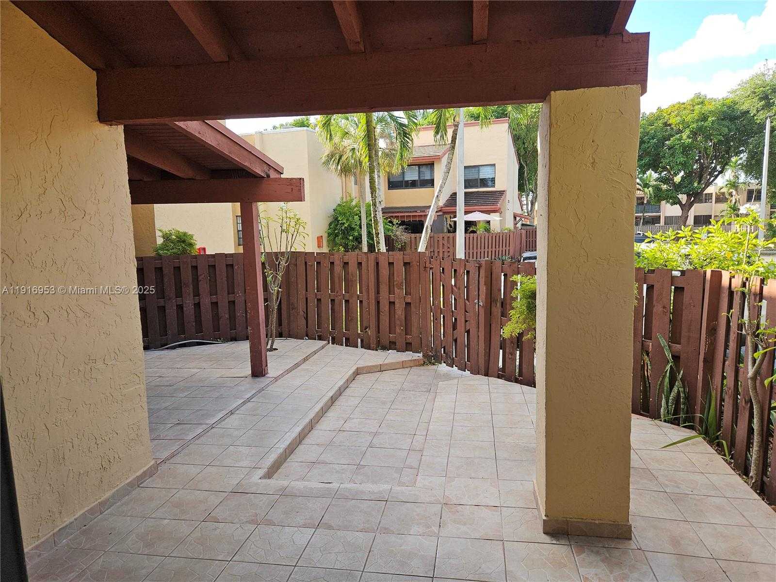 Small Image of 311 WEST PARK DR #101-13, Miami Number 5