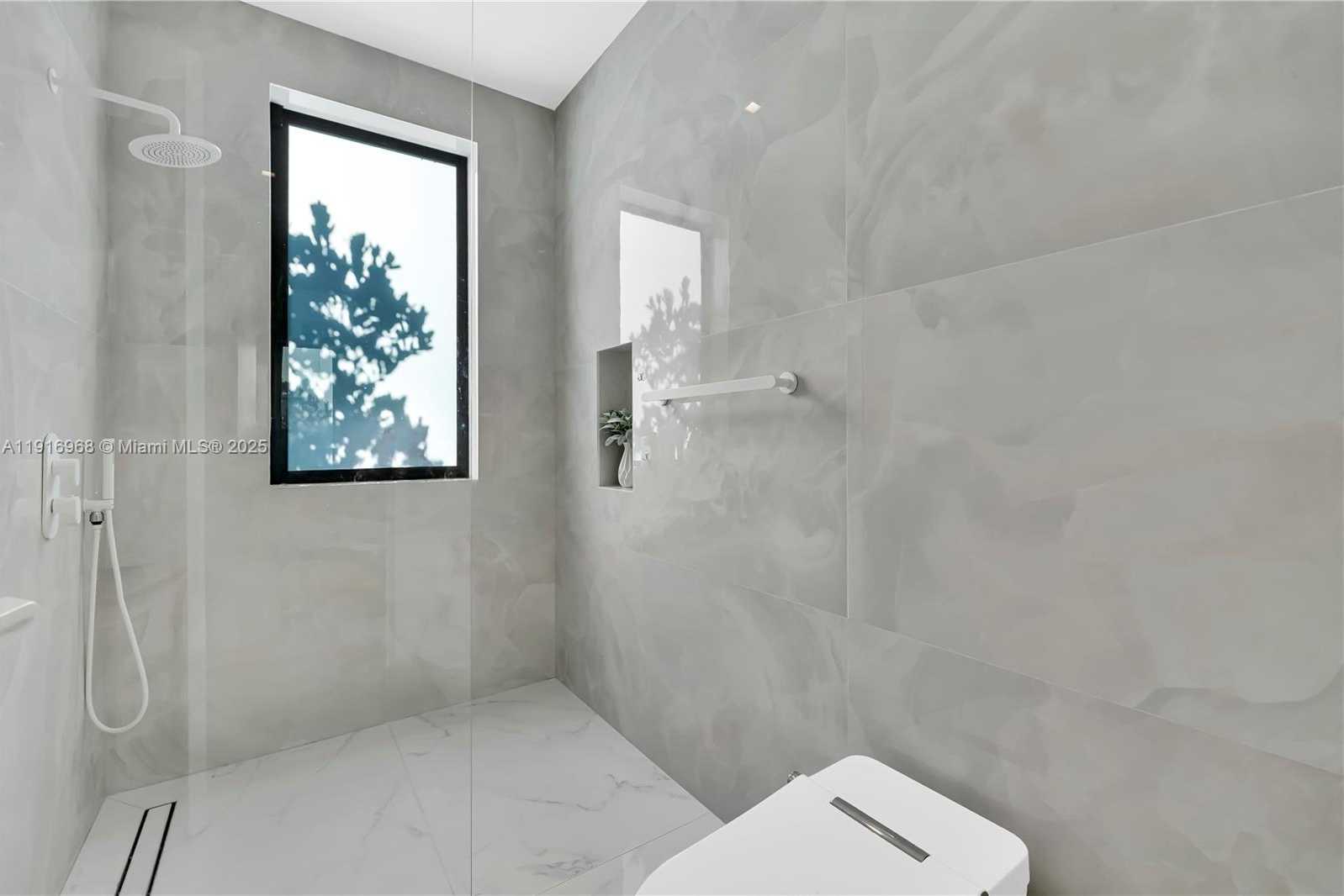 Small Image of 34 SOUTH WEST 26TH RD #N/A, Miami Number 47