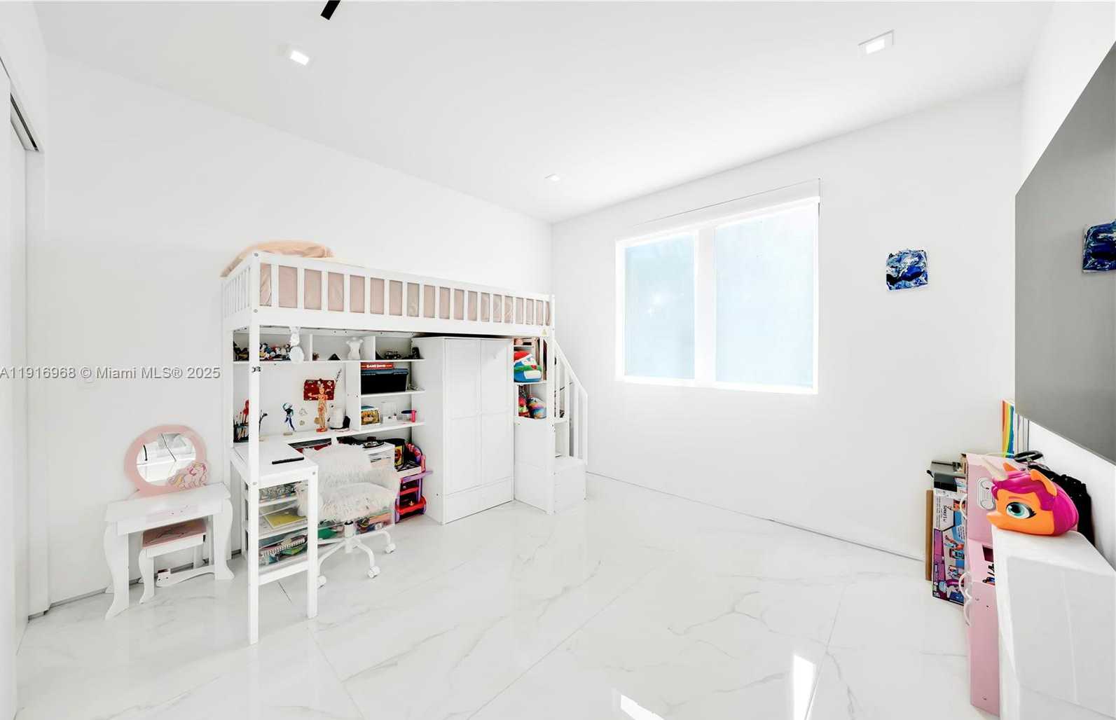 Small Image of 34 SOUTH WEST 26TH RD #N/A, Miami Number 48