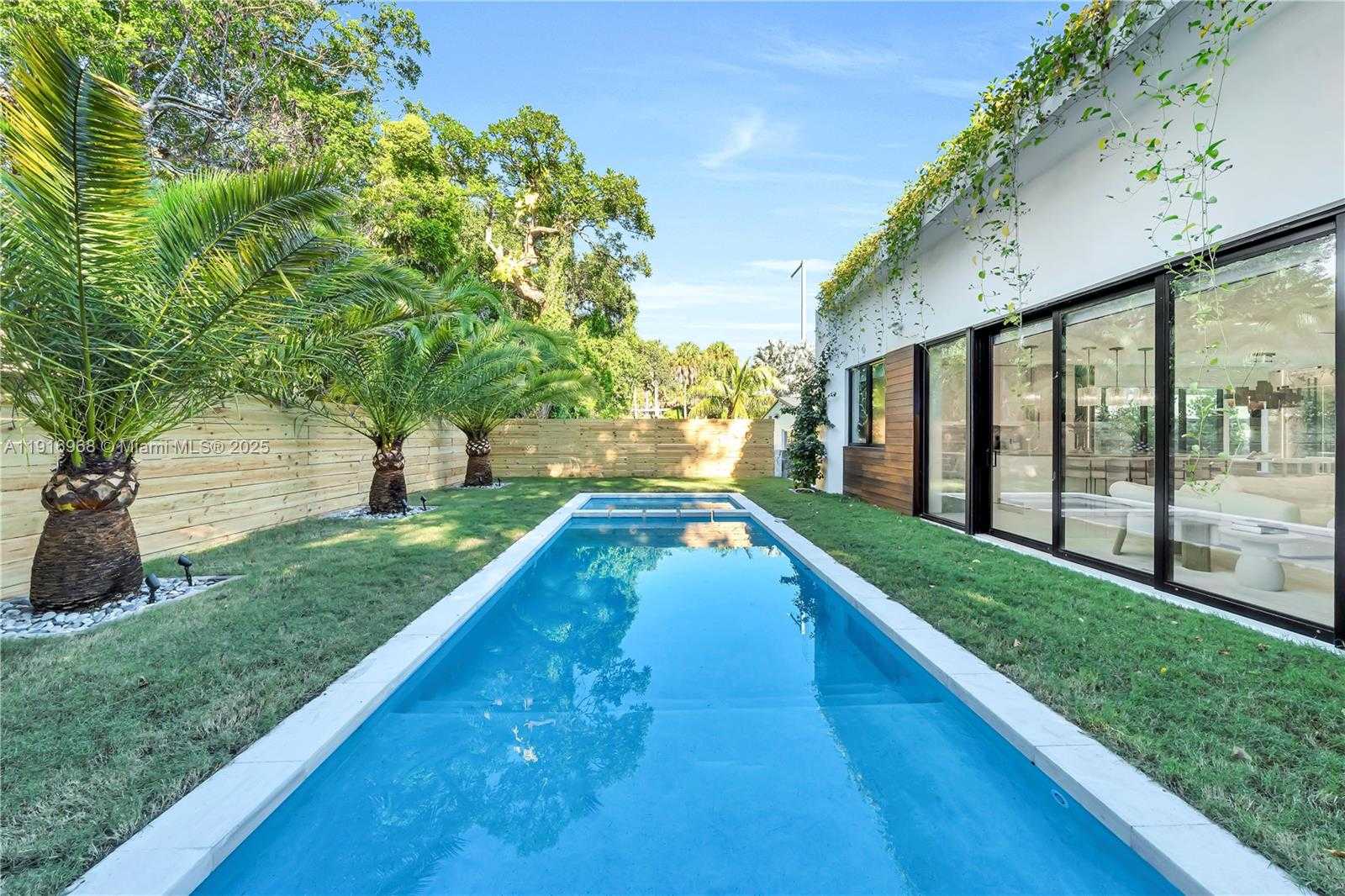 Small Image of 34 SOUTH WEST 26TH RD #N/A, Miami Number 57