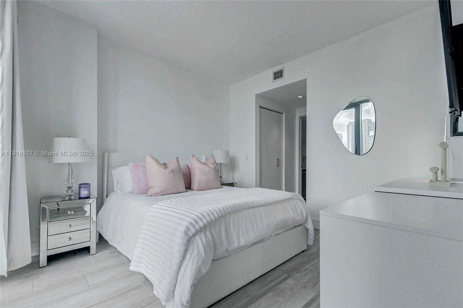 Small Image of 121 NORTH EAST 34TH ST #2905, Miami Number 13