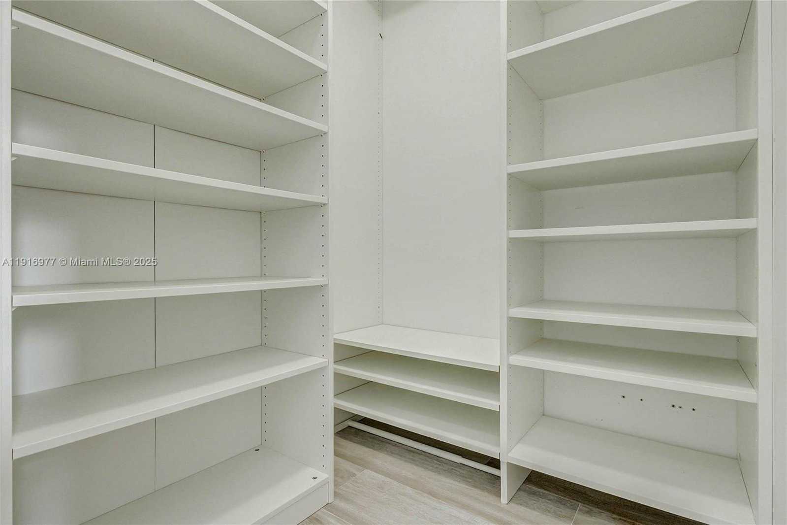 Small Image of 121 NORTH EAST 34TH ST #2905, Miami Number 15