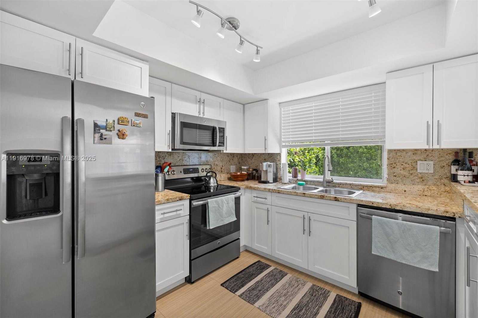 Small Image of 811 CAPRI ST, Coral Gables Number 14