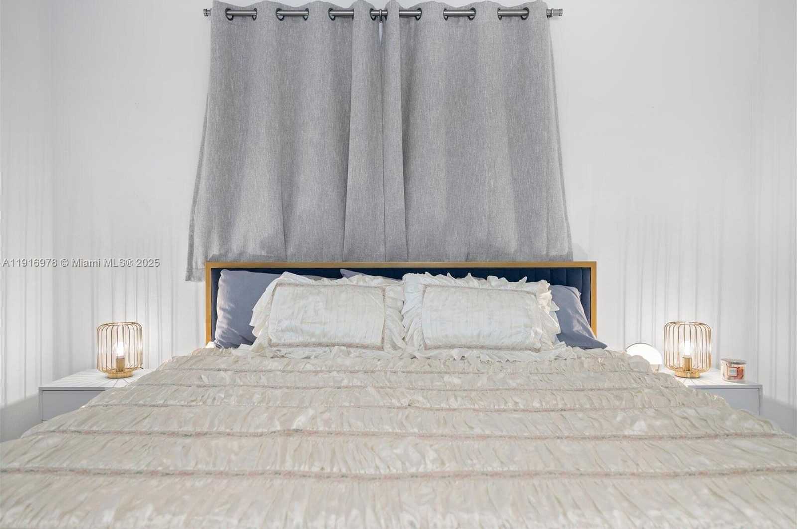 Small Image of 811 CAPRI ST, Coral Gables Number 15