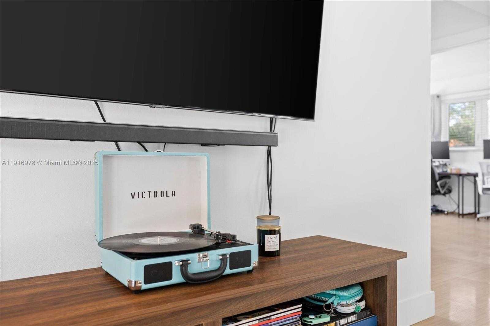 Small Image of 811 CAPRI ST, Coral Gables Number 18