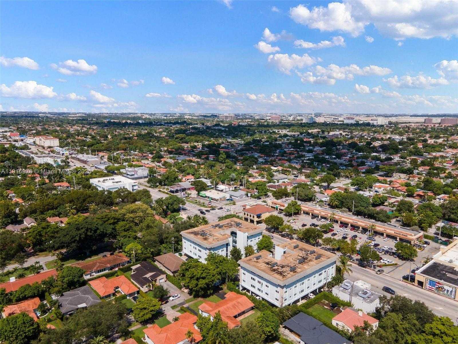 Small Image of 811 CAPRI ST, Coral Gables Number 27