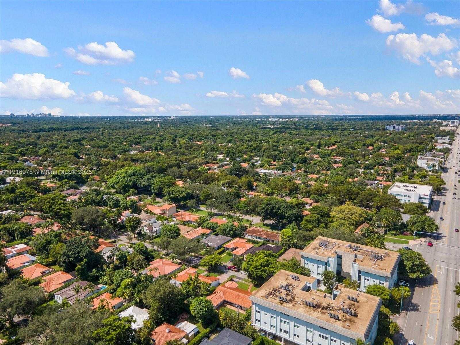 Small Image of 811 CAPRI ST, Coral Gables Number 28