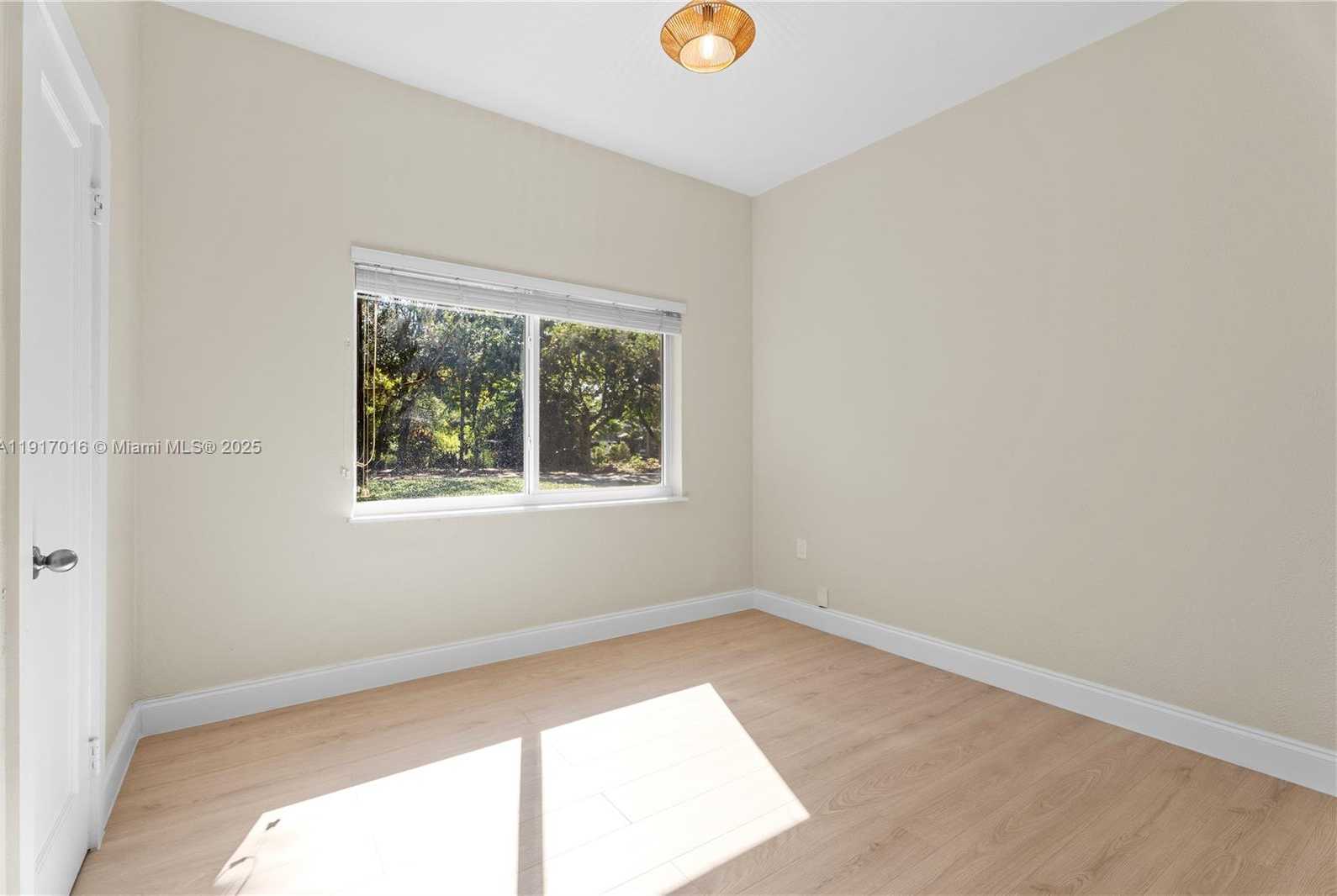 Small Image of 5865 SOUTH WEST 48TH ST, Miami Number 13