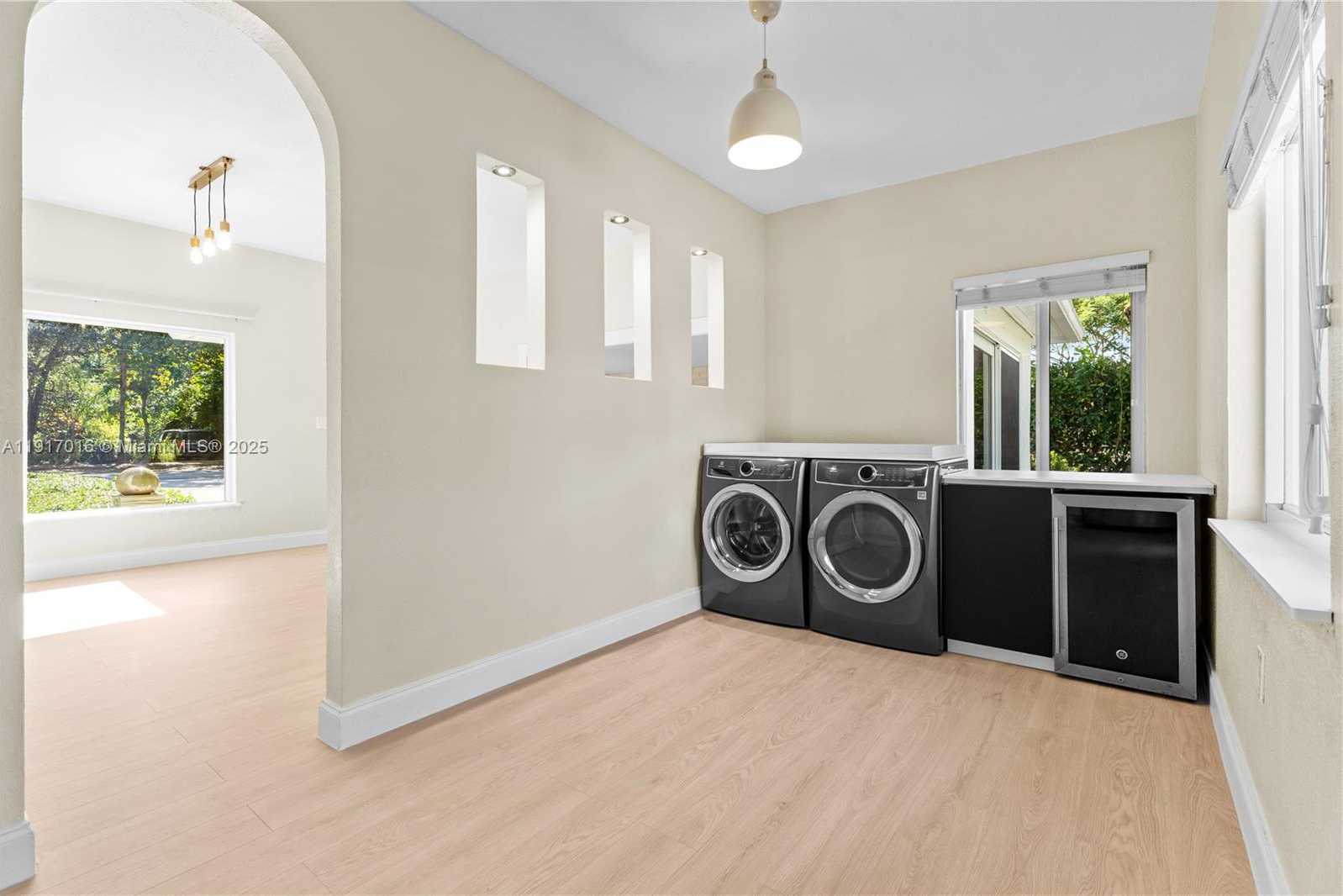 Small Image of 5865 SOUTH WEST 48TH ST, Miami Number 7