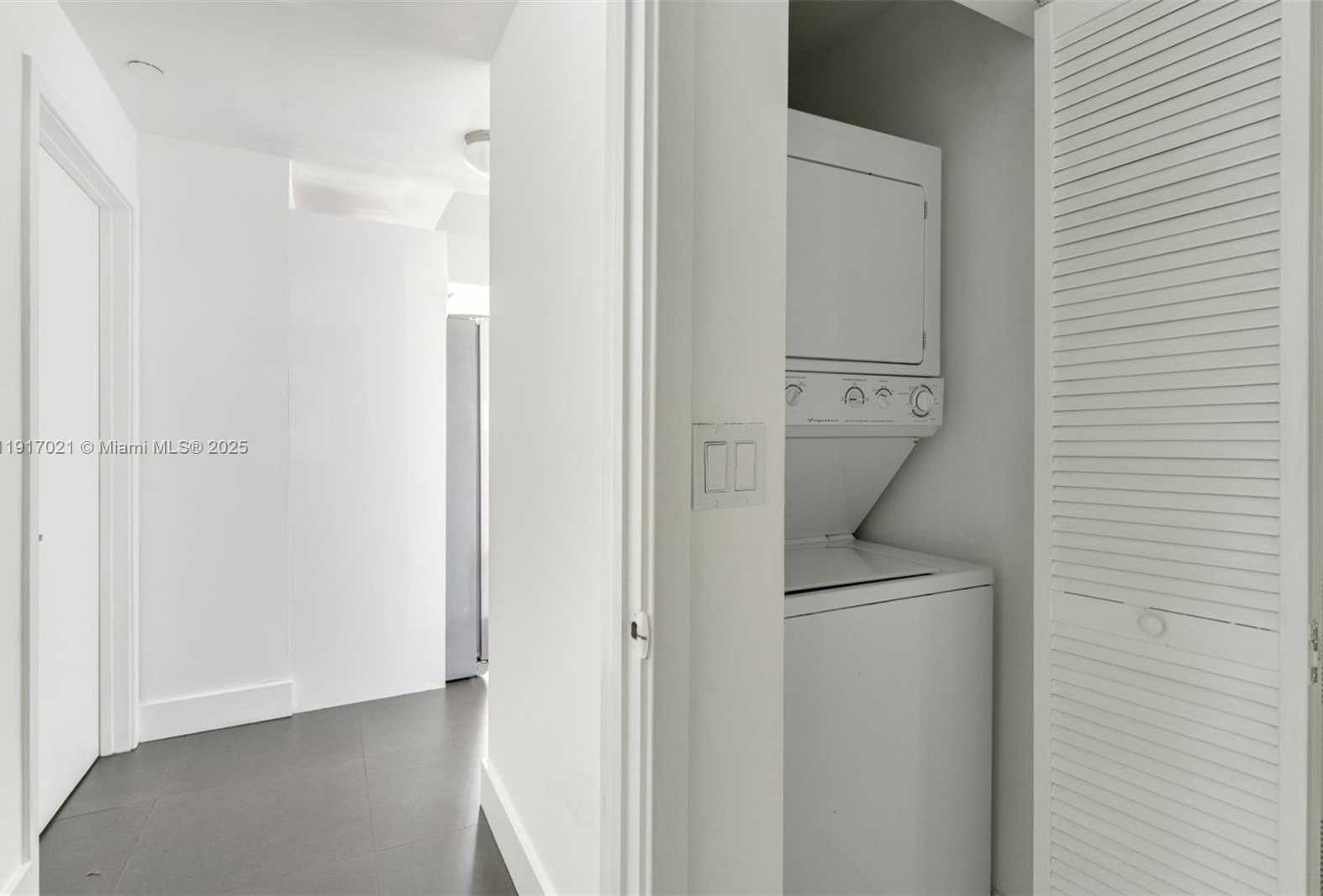 Small Image of 888 BISCAYNE BLVD #1704, Miami Number 14