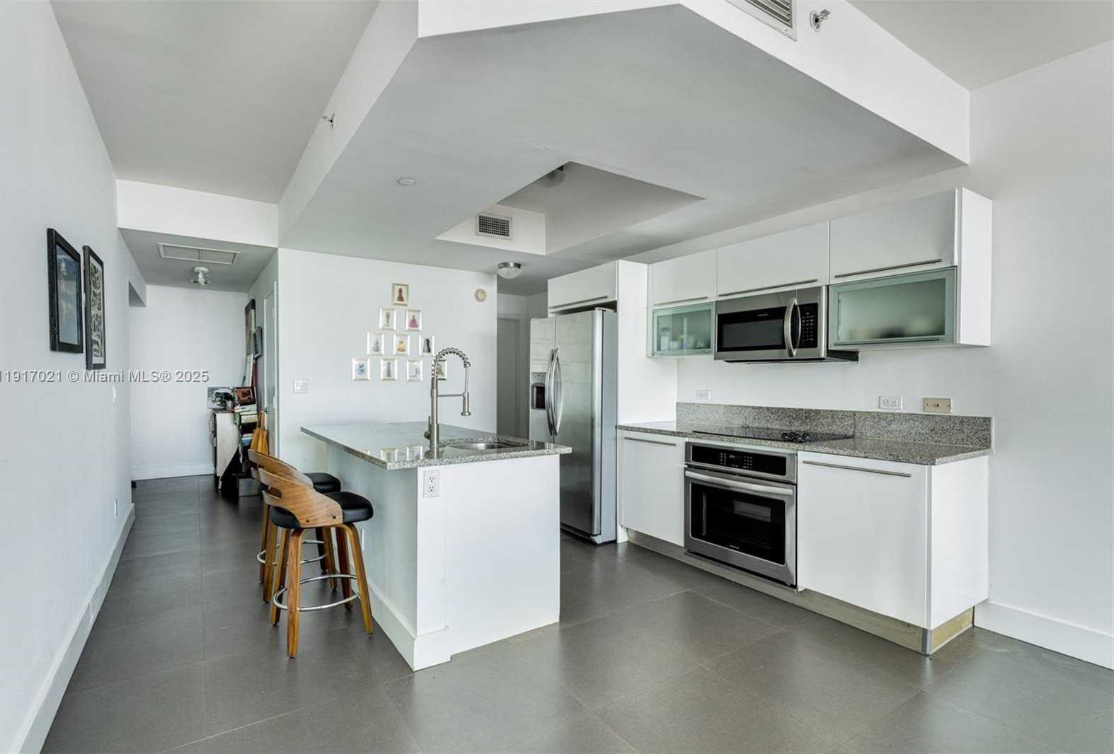 Small Image of 888 BISCAYNE BLVD #1704, Miami Number 2