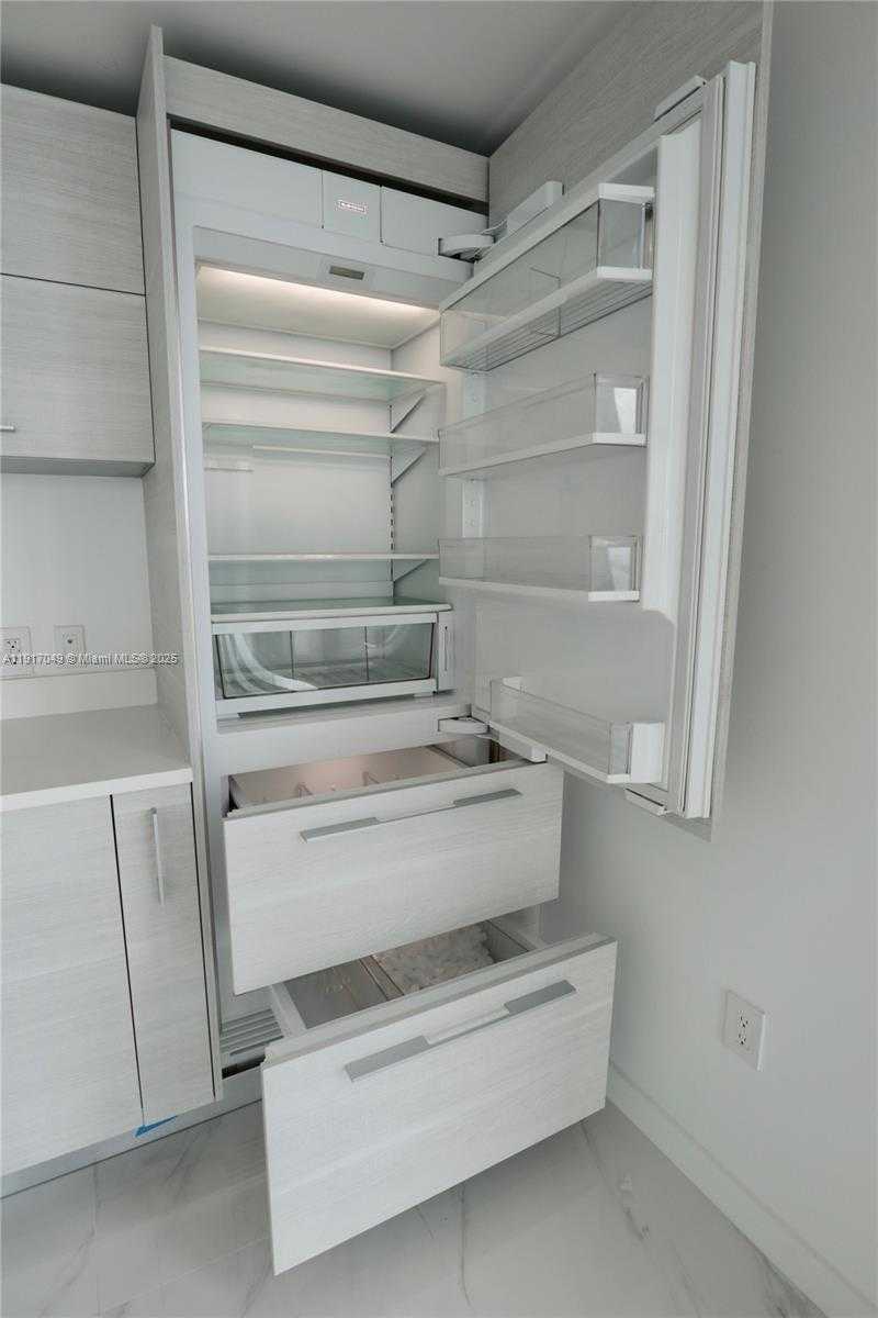 Small Image of 650 NORTH EAST 32 #1207, Miami Number 18