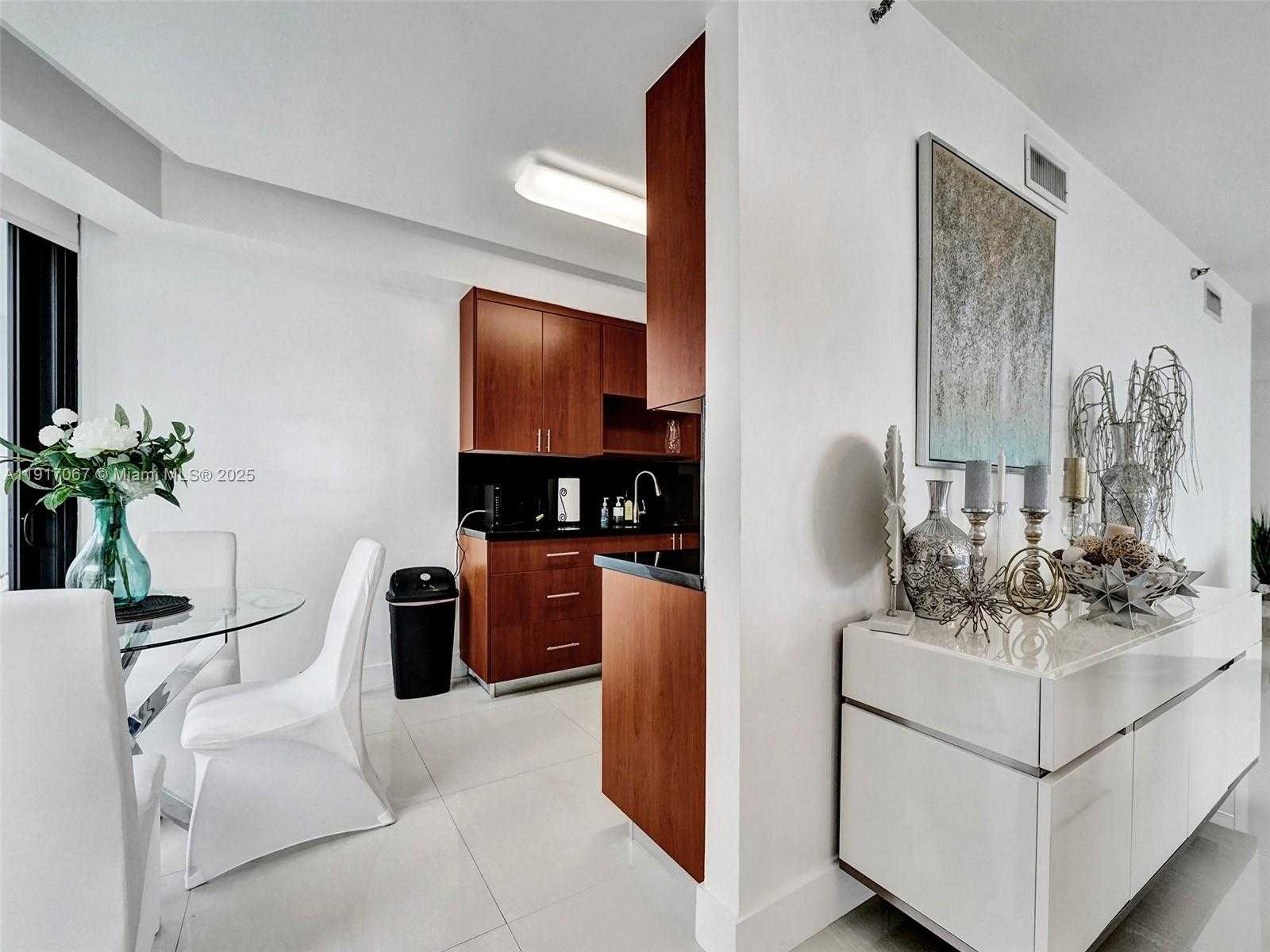 Small Image of 20281 EAST COUNTRY CLUB DR #1114, Aventura Number 19