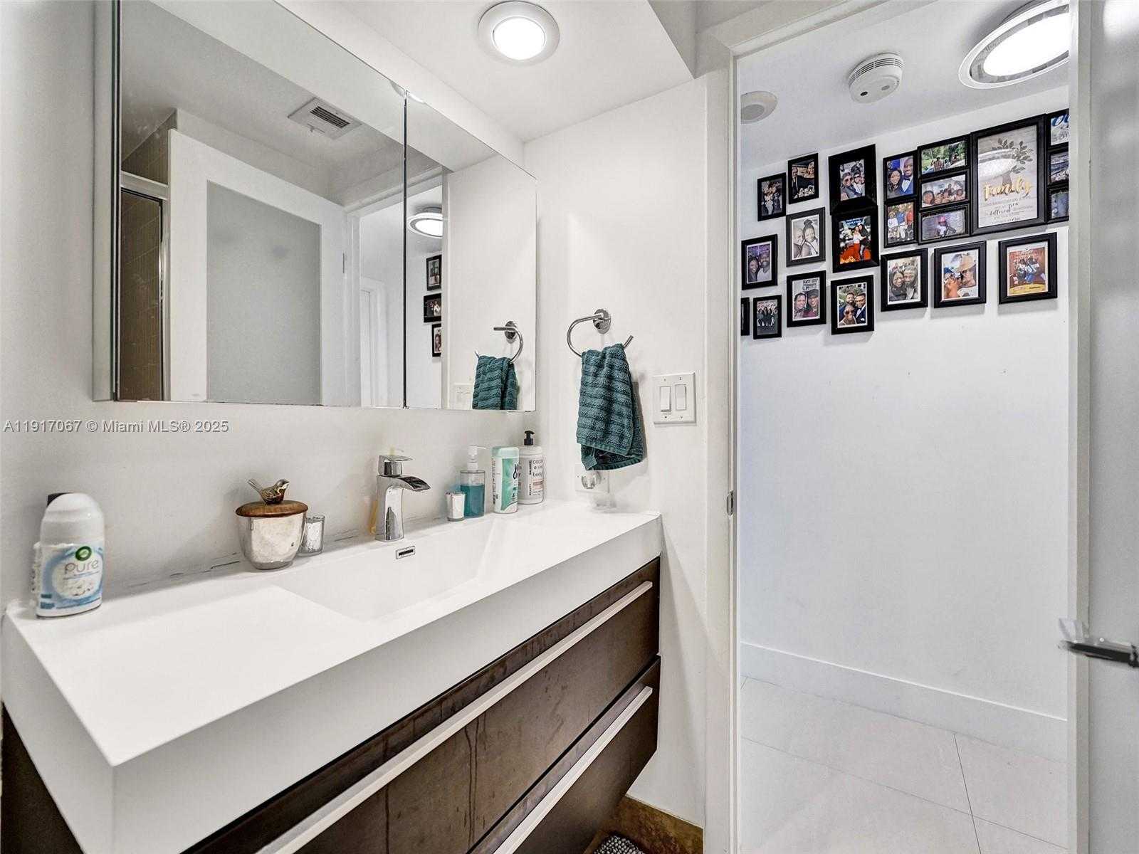 Small Image of 20281 EAST COUNTRY CLUB DR #1114, Aventura Number 53