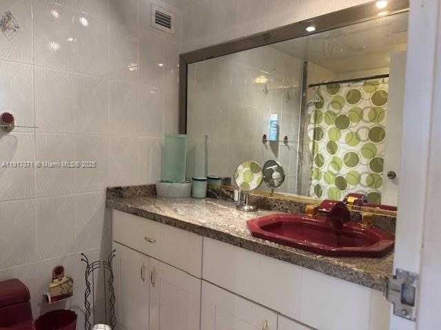 Small Image of 5401 COLLINS AVE #931, Miami Beach Number 19