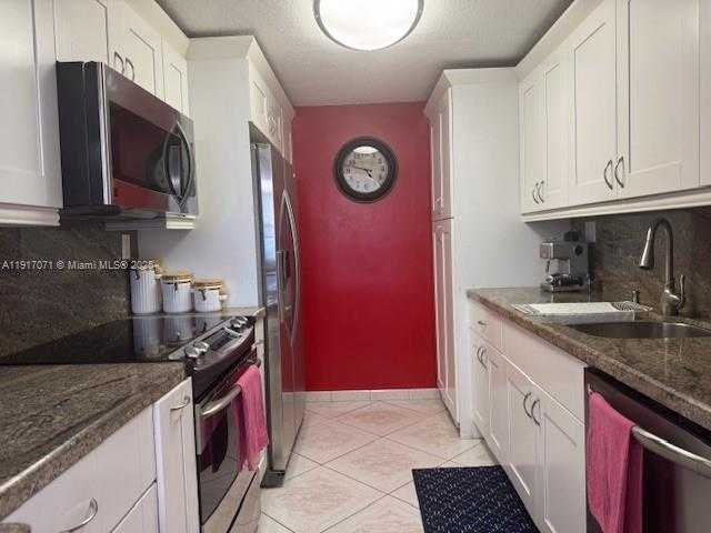 Small Image of 5401 COLLINS AVE #931, Miami Beach Number 23