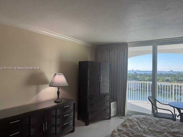 Small Image of 5401 COLLINS AVE #931, Miami Beach Number 27