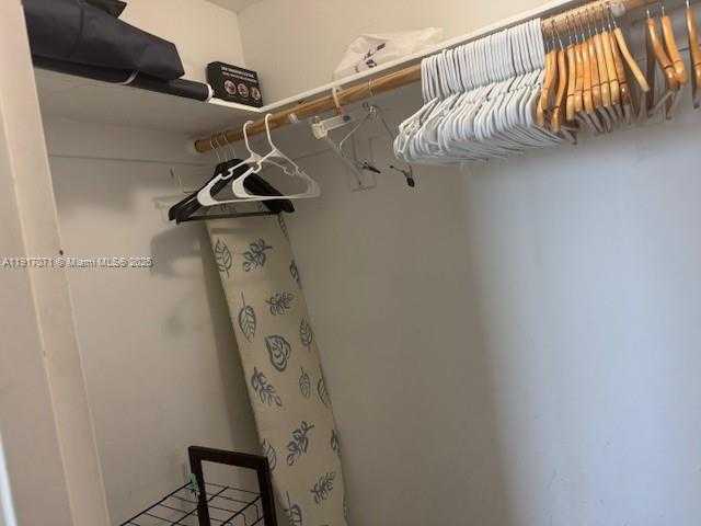 Small Image of 5401 COLLINS AVE #931, Miami Beach Number 31