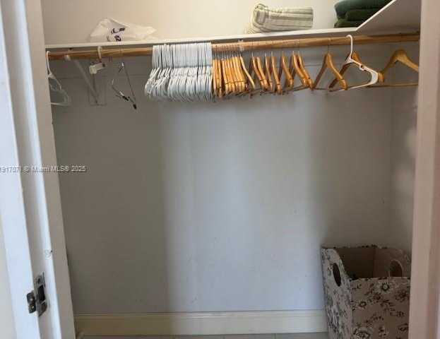 Small Image of 5401 COLLINS AVE #931, Miami Beach Number 32