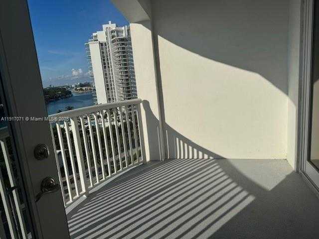 Small Image of 5401 COLLINS AVE #931, Miami Beach Number 42