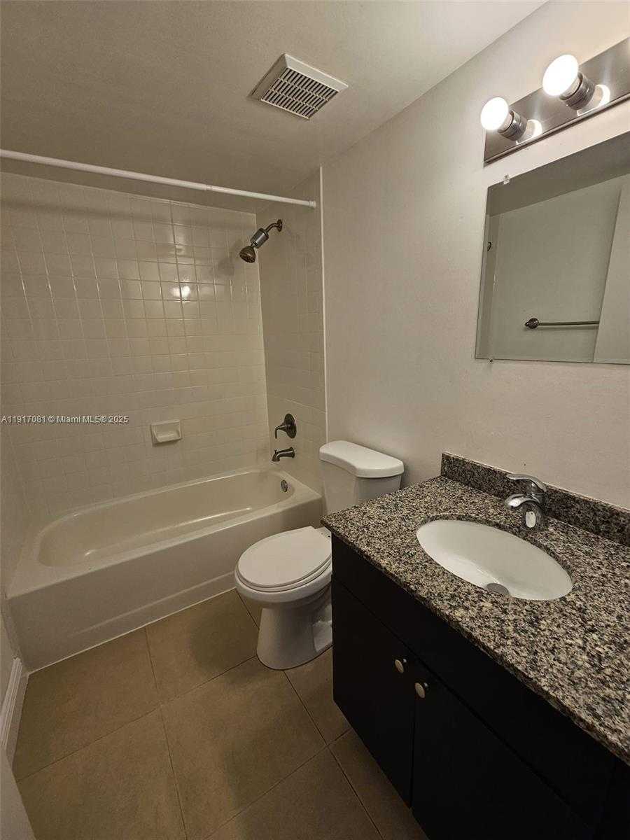 Small Image of 8323 LAKE DR #103, Doral Number 9