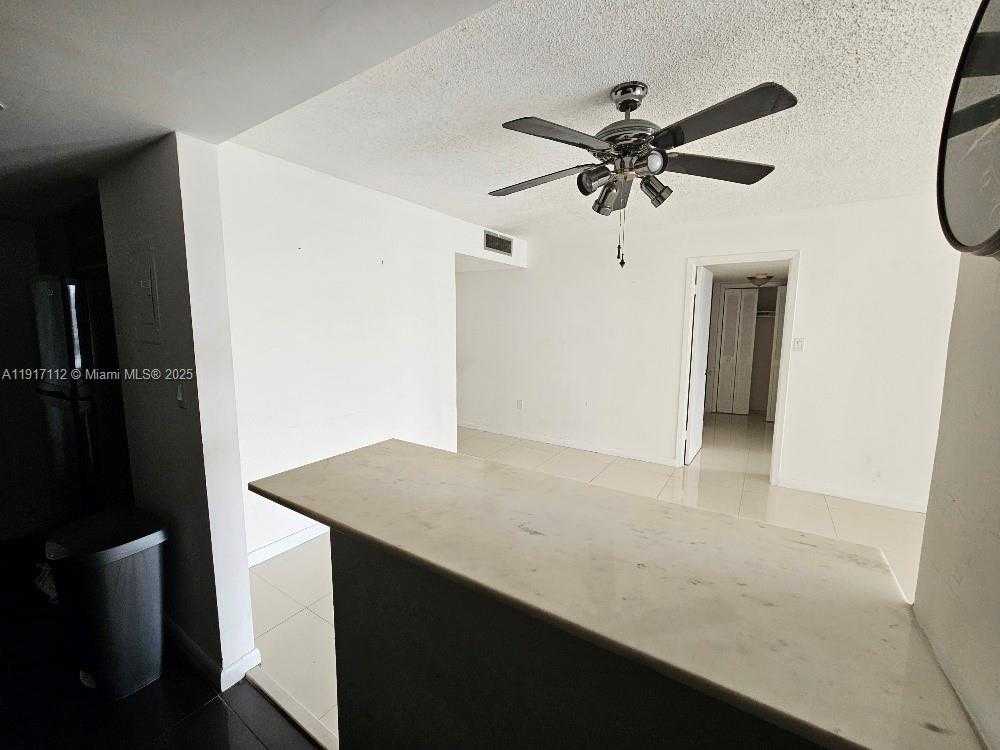 Small Image of 18021 BISCAYNE BLVD #402, Aventura Number 16