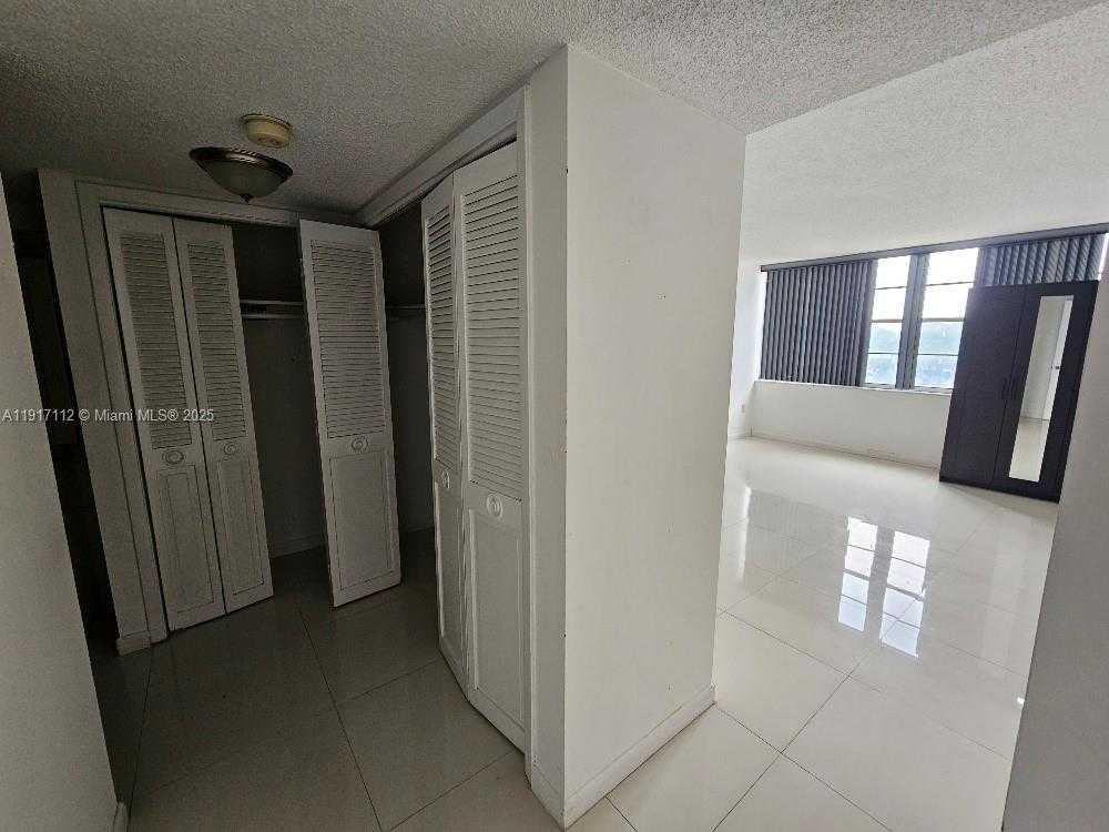 Small Image of 18021 BISCAYNE BLVD #402, Aventura Number 17