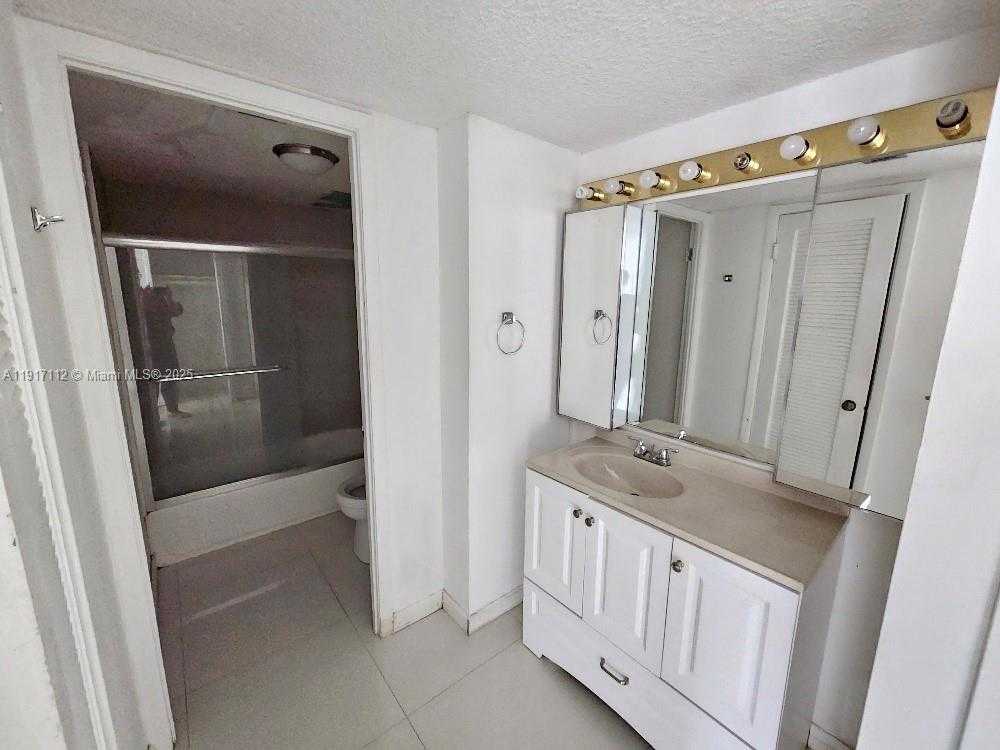 Small Image of 18021 BISCAYNE BLVD #402, Aventura Number 19