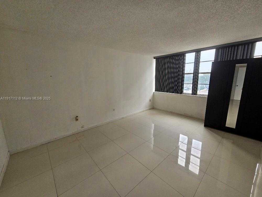 Small Image of 18021 BISCAYNE BLVD #402, Aventura Number 22