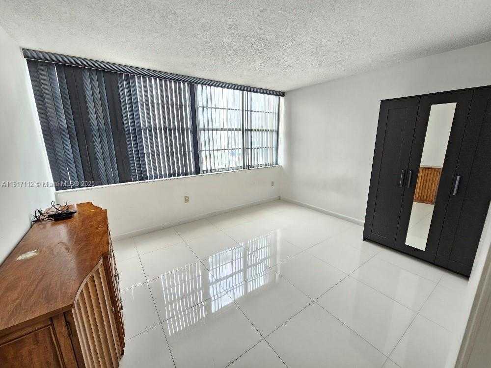 Small Image of 18021 BISCAYNE BLVD #402, Aventura Number 27