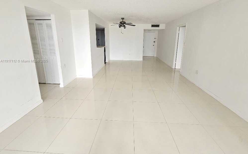 Small Image of 18021 BISCAYNE BLVD #402, Aventura Number 29