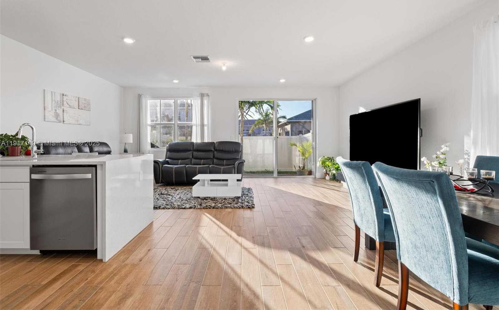 Small Image of 210 SOUTH WEST 170TH AVE #210, Pembroke Pines Number 5