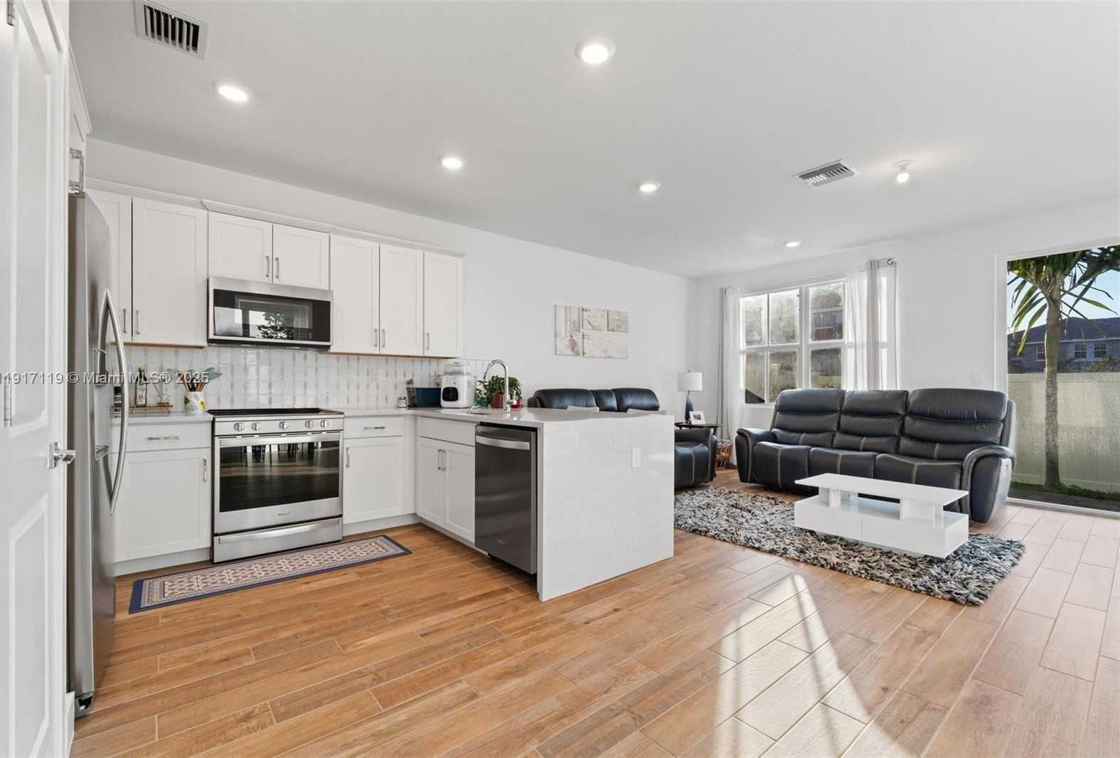 Small Image of 210 SOUTH WEST 170TH AVE #210, Pembroke Pines Number 6