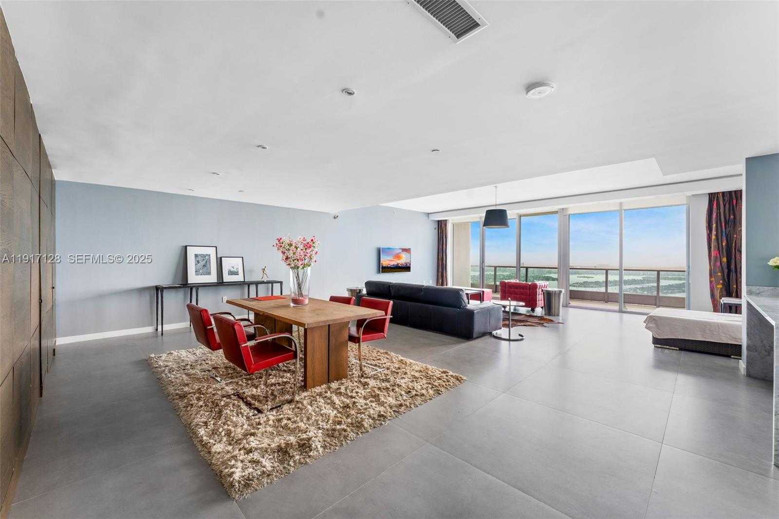 Imagen de Pequeño Objeto