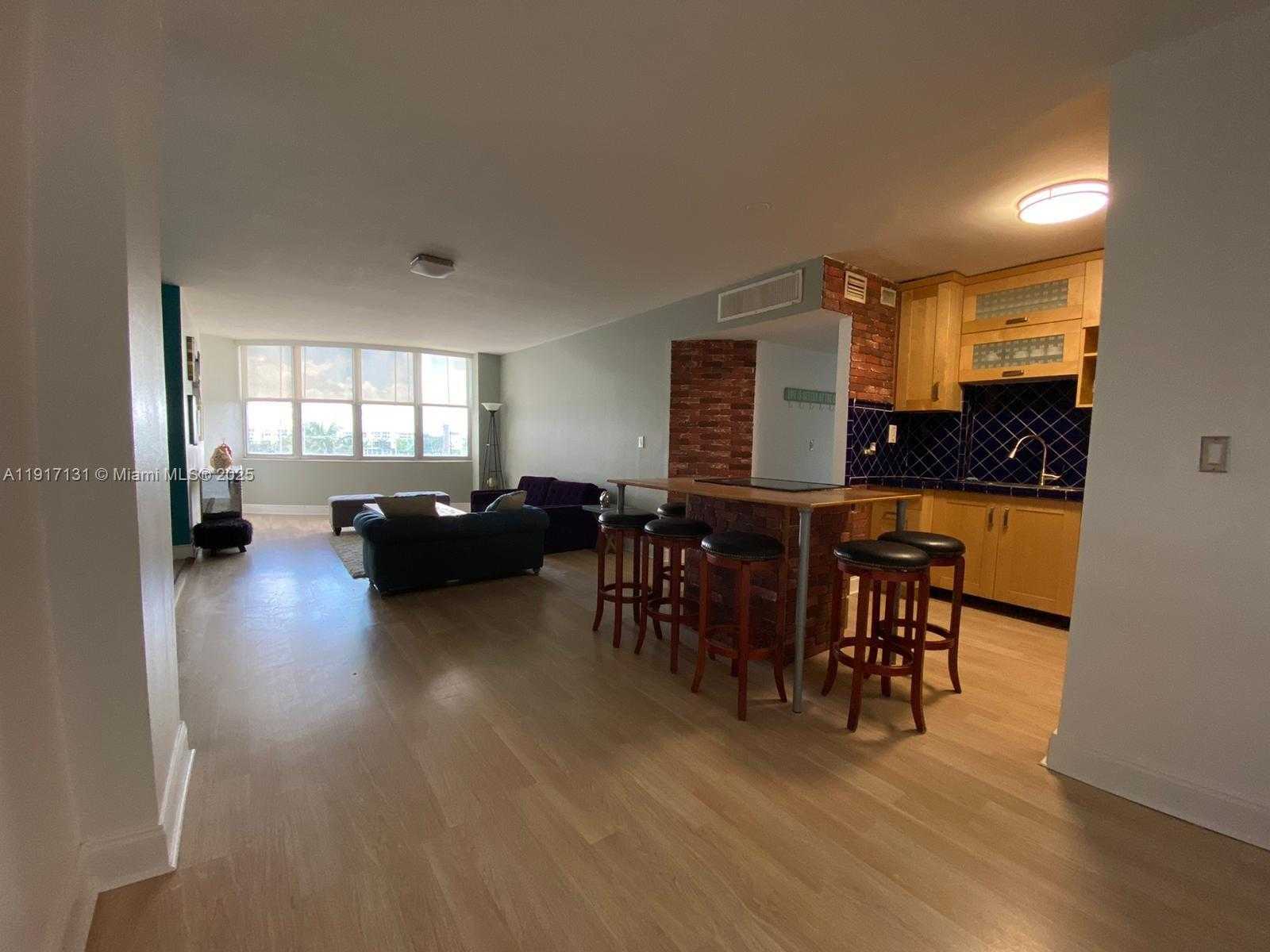 Small Image of 7441 WAYNE AVE #4D, Miami Beach Number 13