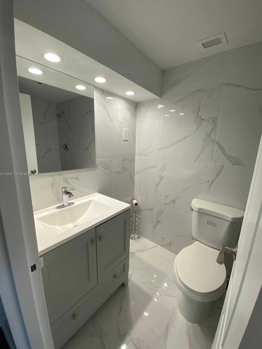 Small Image of 7441 WAYNE AVE #4D, Miami Beach Number 23