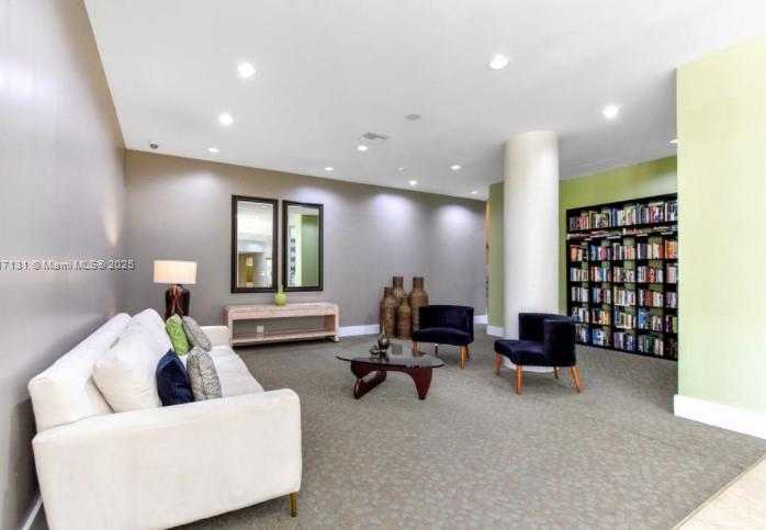 Small Image of 7441 WAYNE AVE #4D, Miami Beach Number 5