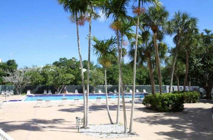 Small Image of 7441 WAYNE AVE #4D, Miami Beach Number 7