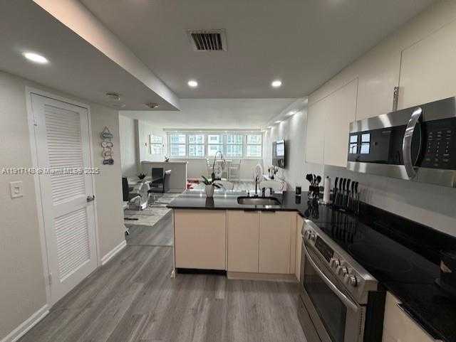 Small Image of 10275 COLLINS AVE #1505, Bal Harbour Number 7