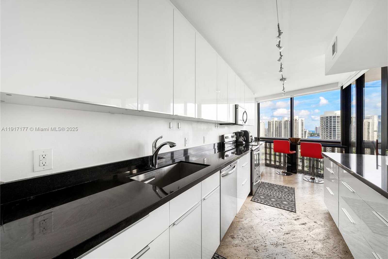 Small Image of 1000 WEST ISLAND BLVD #2407, Aventura Number 10