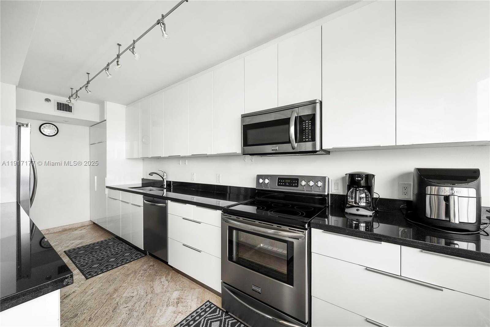 Small Image of 1000 WEST ISLAND BLVD #2407, Aventura Number 11